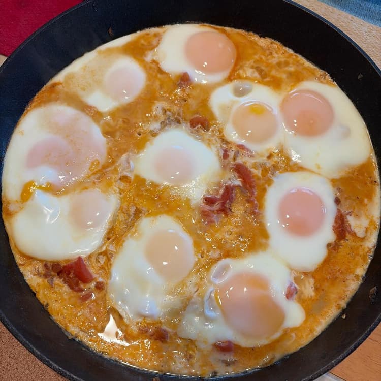 Cover Image for Fresh Tomato Shakshuka (North African Poached Eggs)