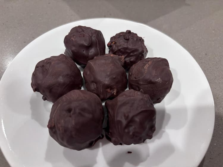 Cover Image for Peanut Butter Date Chocolate Truffles (5 Ingredients)