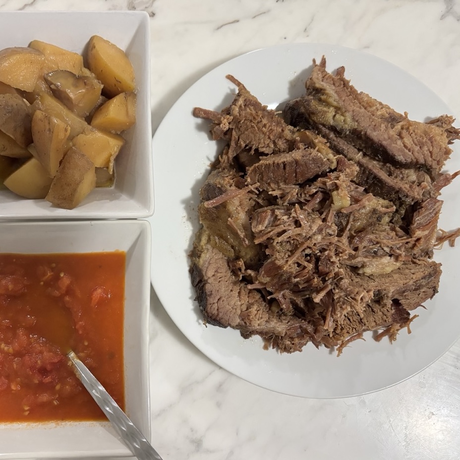 Beef brisket with tomato sauce