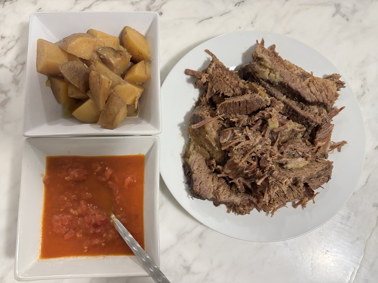 Beef brisket with tomato sauce