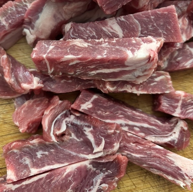 Cut the beef in thin strips