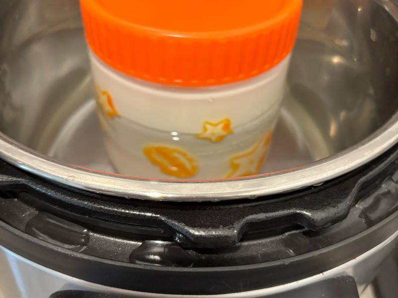 Placing the jar in the instant pot